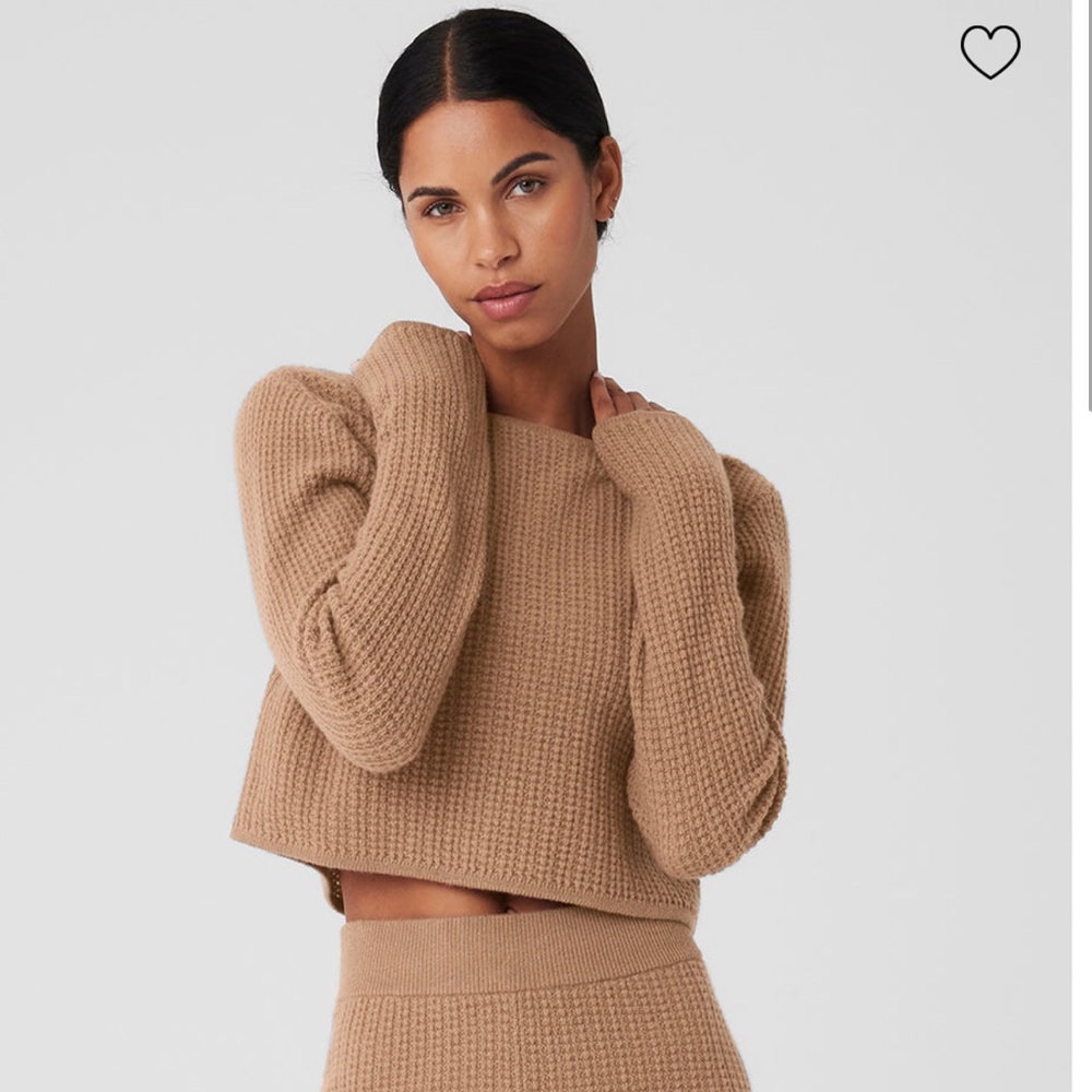 Alo Yoga Cashmere Plush Waffle Cropped Long Sleeve, Toasted Almond, size S